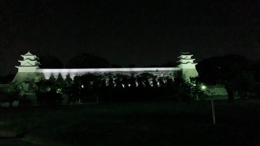 夜の明石城の写真